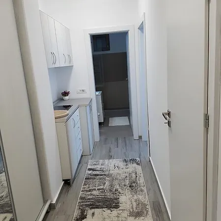 Frontal View By Twin Apartmán Mamaia